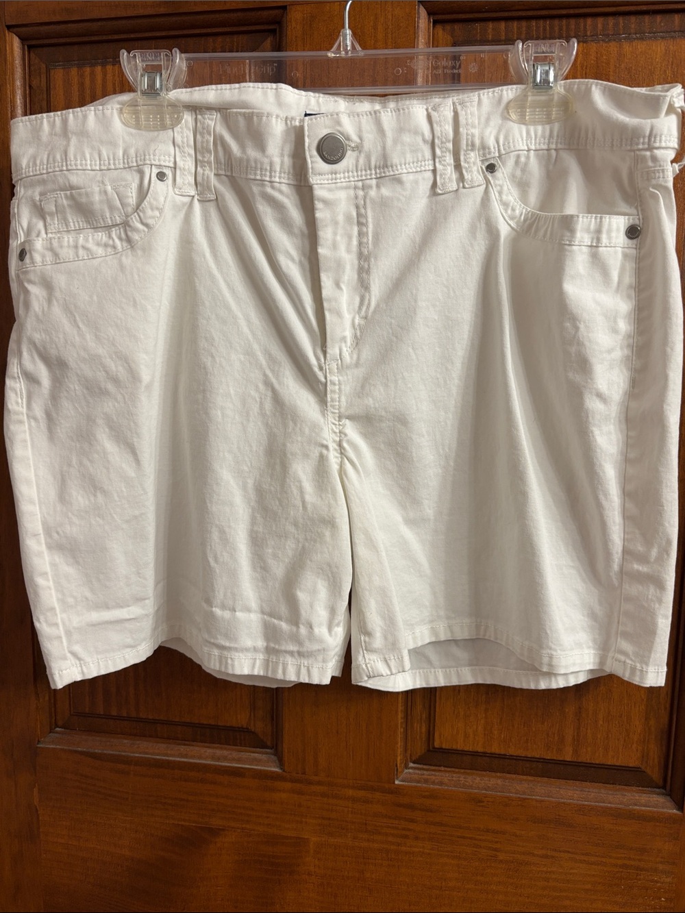 Bandolino White Casual Women's Shorts
